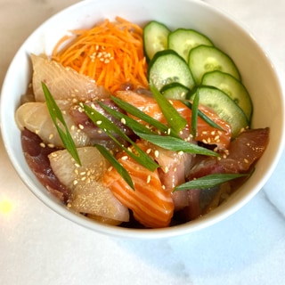 主夫がつくる刺身の切り落としでポキ丼